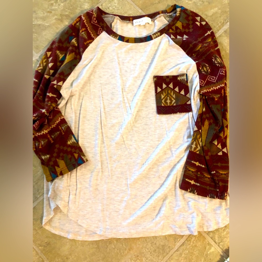 3/4 sleeve top, size M, cream/Aztec print